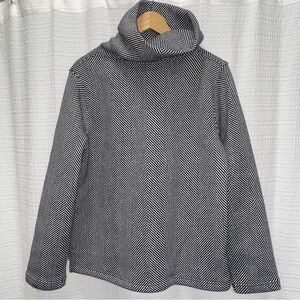 Herringbone funnel neck fleece